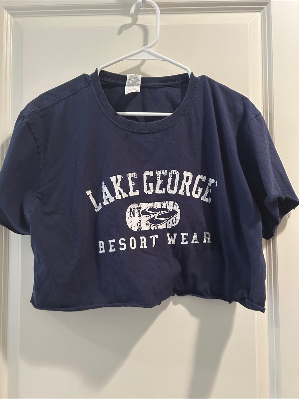 Gildan Lake George Navy Graphic Crop raw Tee - Lake George Resort Wear size XL